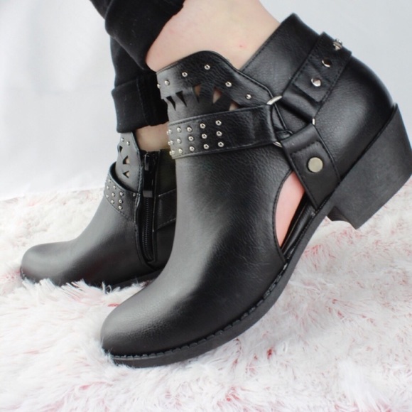 Black Bootie, Block Heel - Picture 3 of 4